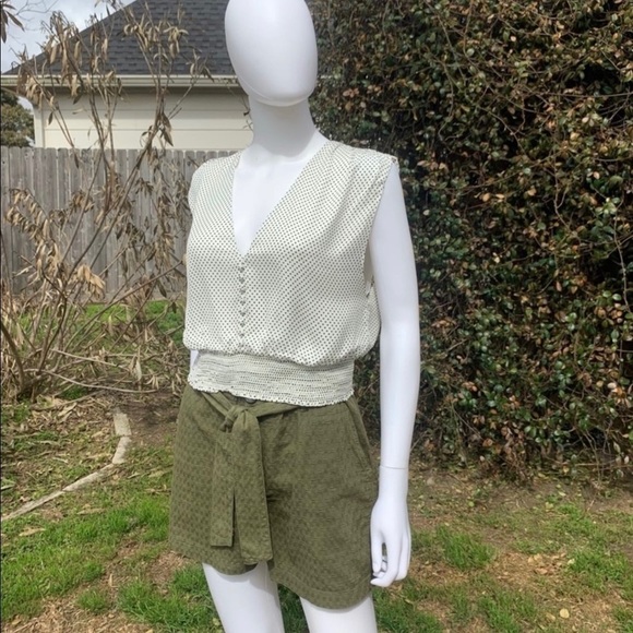 💋NWT Alice & Olivia Smocked Sleeveless Dot Print Plunge Blouse - Picture 4 of 15